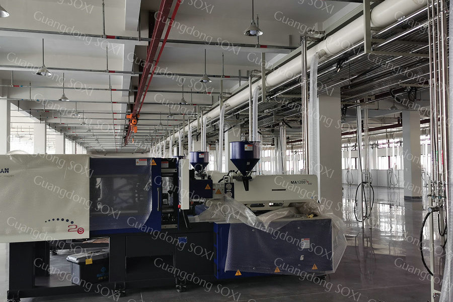 In Central Loading System Plastic Machinery China