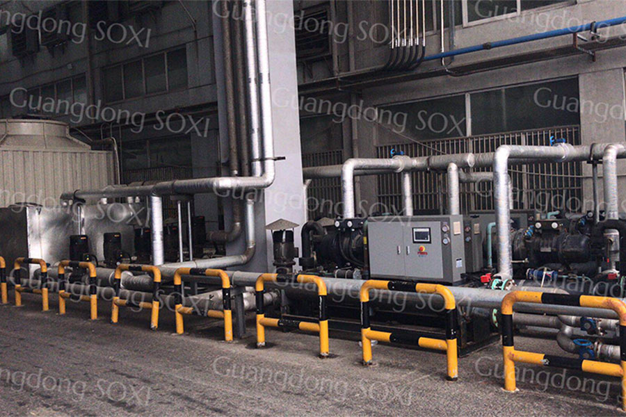 In Central Loading System Plastic Machinery Company
